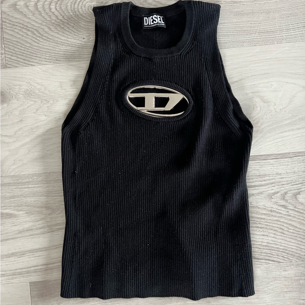 Diesel tank top